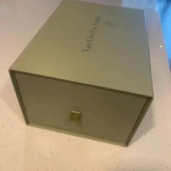 Van Cleef & Arpels - Signature Jewelry Box - Picture 2 of 4